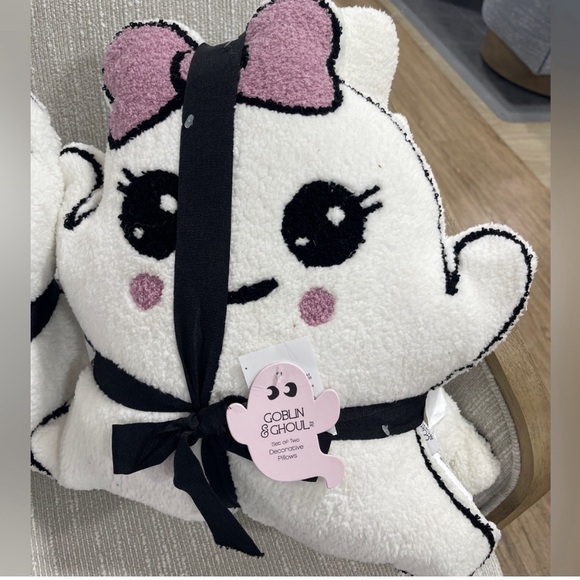 👻Viral TikTok Ghost Couple HALLOWEEN Sherpa Pillow Set Boy and Girl NWOT👻 - Picture 4 of 5